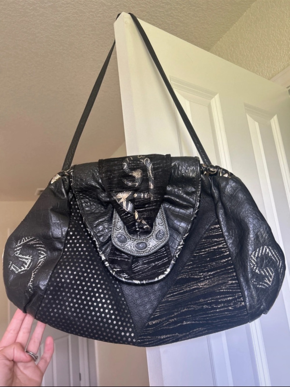 Mixed-Texture Black Shoulder Bag with Decorative Flap